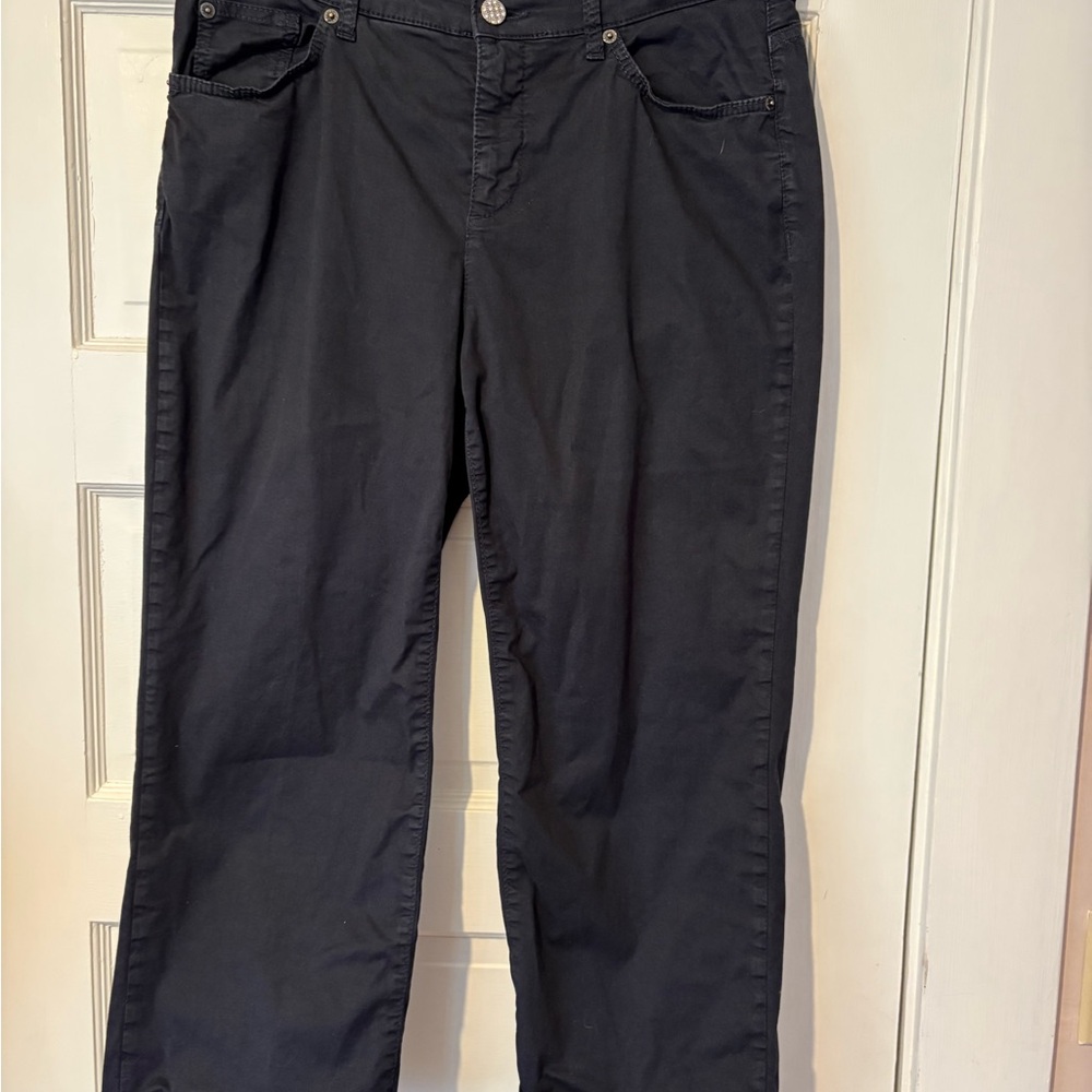 Women's Navy Stretch Capri Pants - Sleek Everyday Style. MAC Rich Jeans